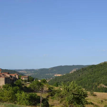 With Terrace Villeneuve-d'Allier